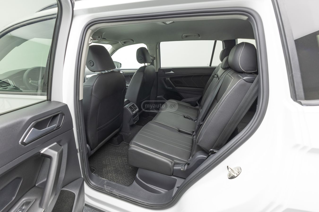 Volkswagen Tiguan - фото 8