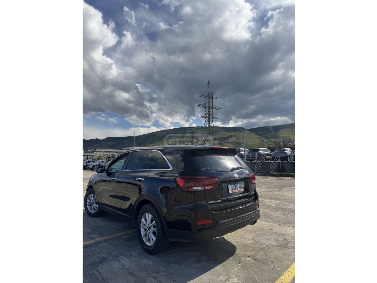 Kia Sorento - фото 3