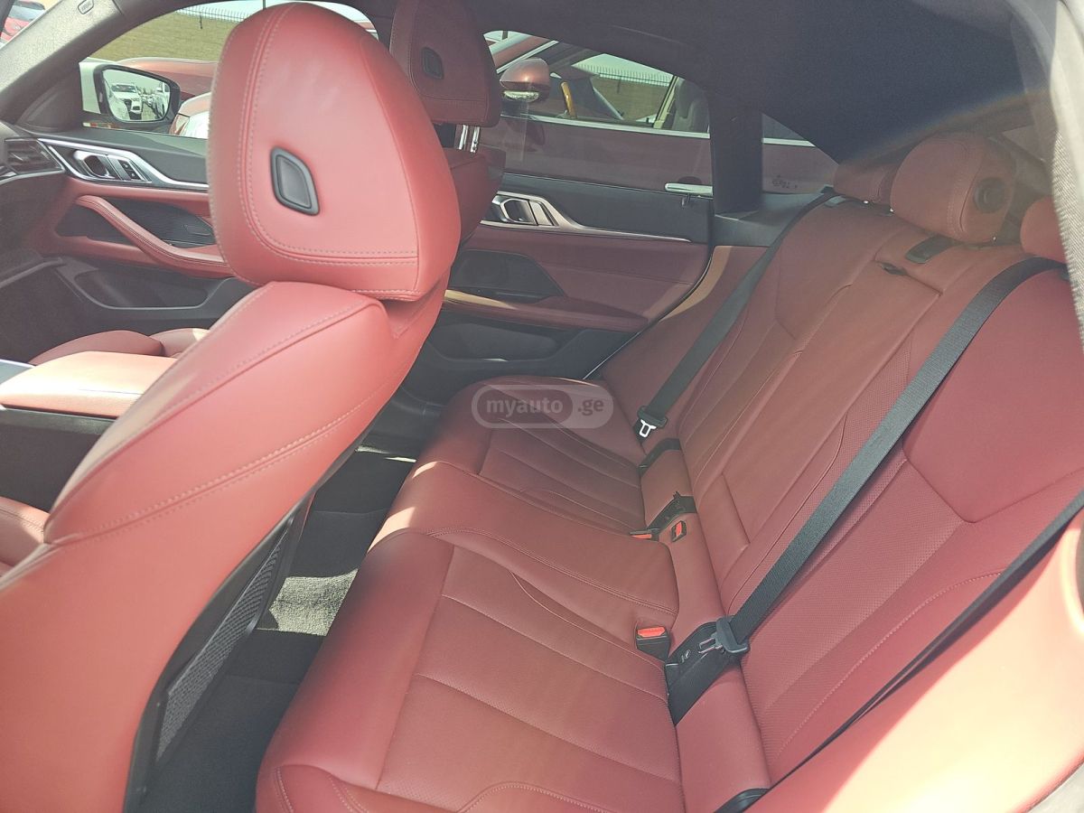 BMW i4 - фото 12