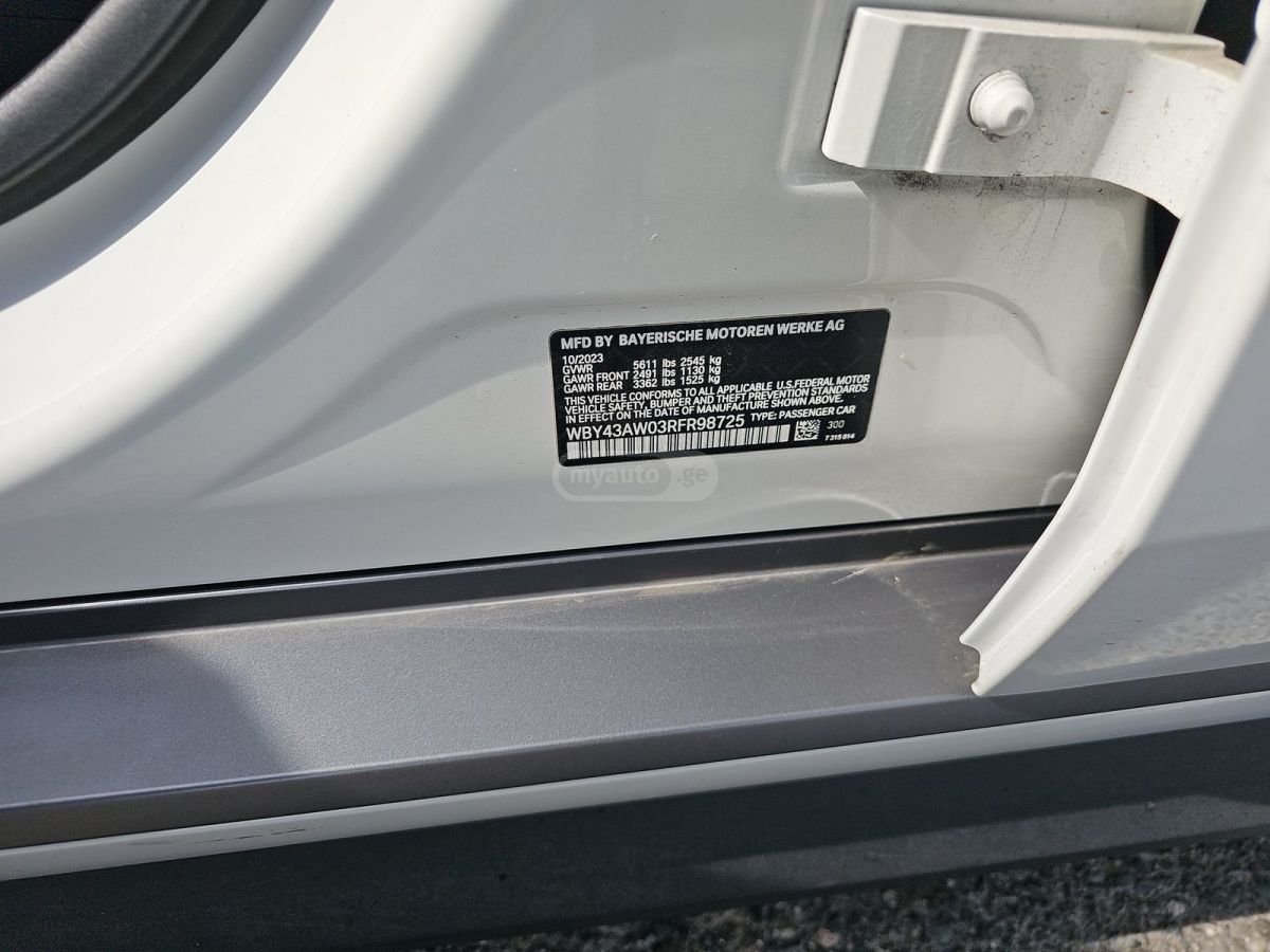 BMW i4 - фото 14