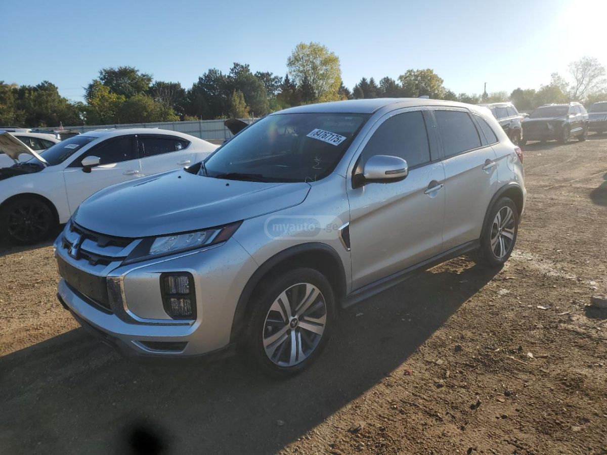 Mitsubishi Outlander - фото 1