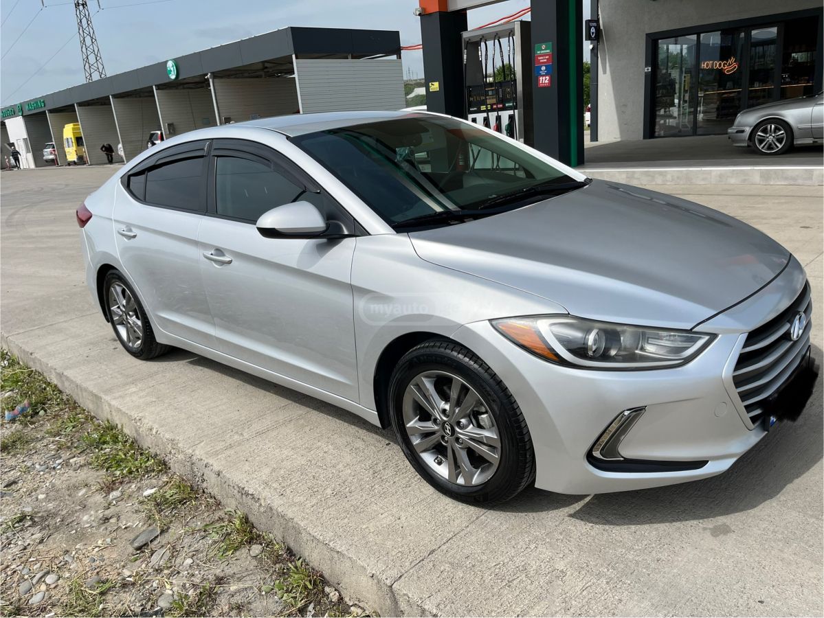 Hyundai Elantra - фото 1