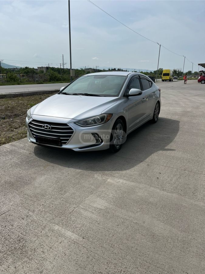 Hyundai Elantra - фото 3