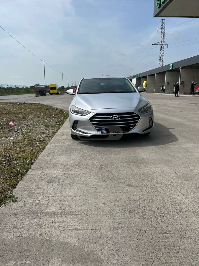 Hyundai Elantra - фото 4