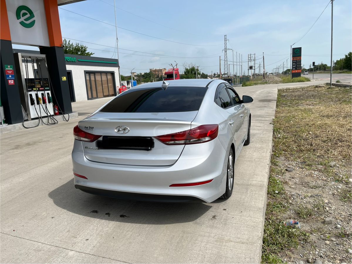 Hyundai Elantra - фото 5