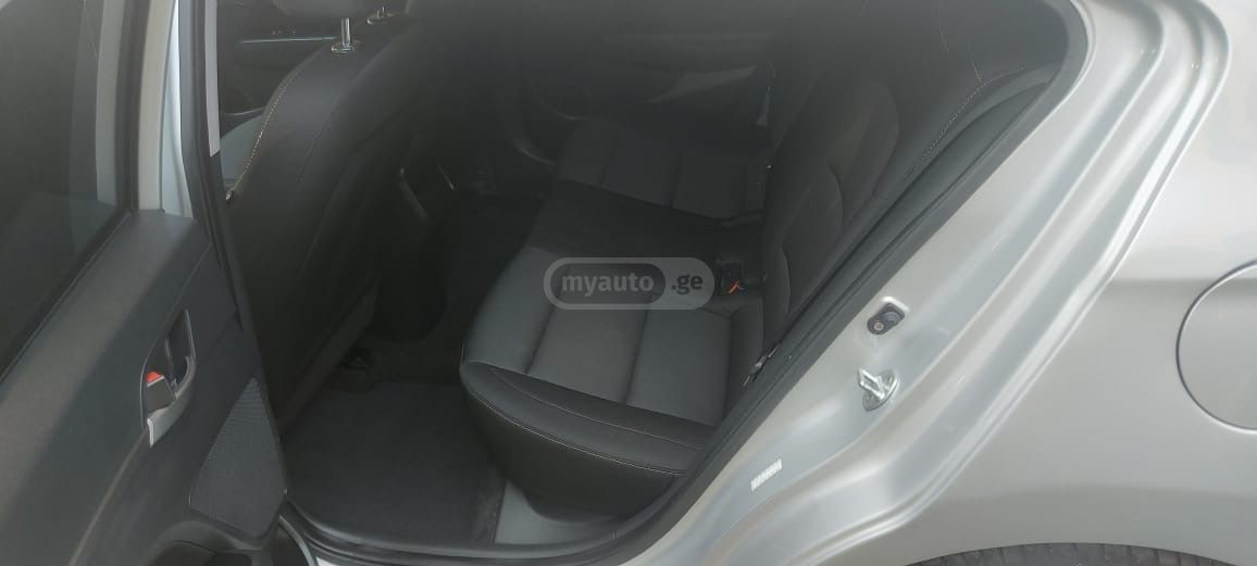 Hyundai Elantra - фото 8