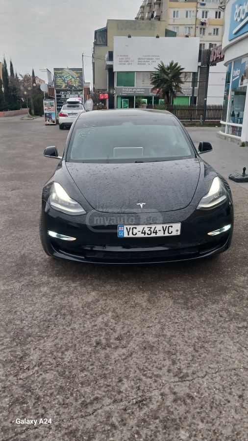 Tesla Model 3 - фото 1