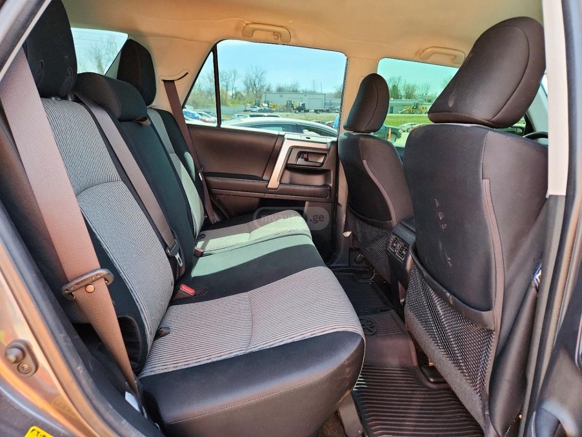 Toyota 4 Runner - фото 11