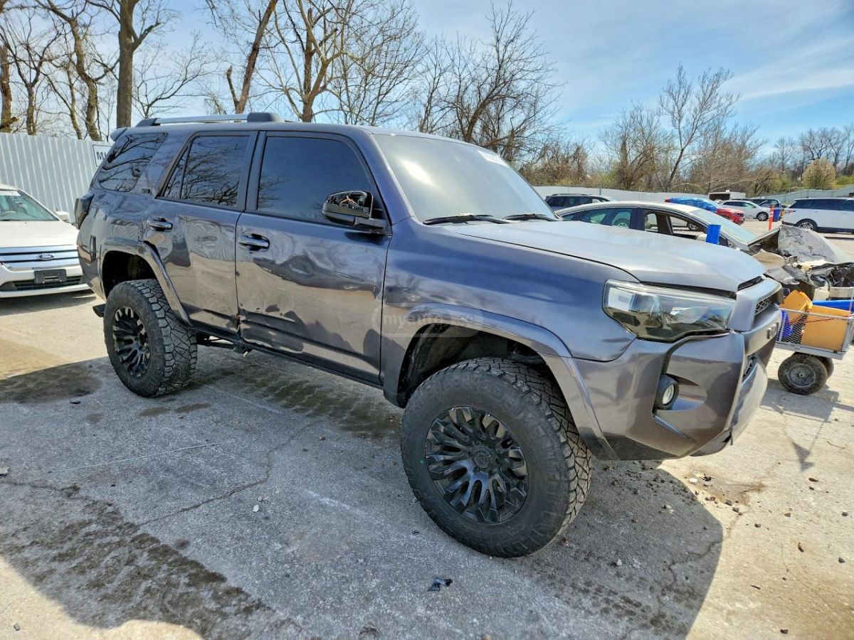 Toyota 4 Runner - фото 4