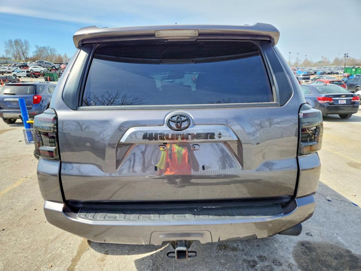 Toyota 4 Runner - фото 6