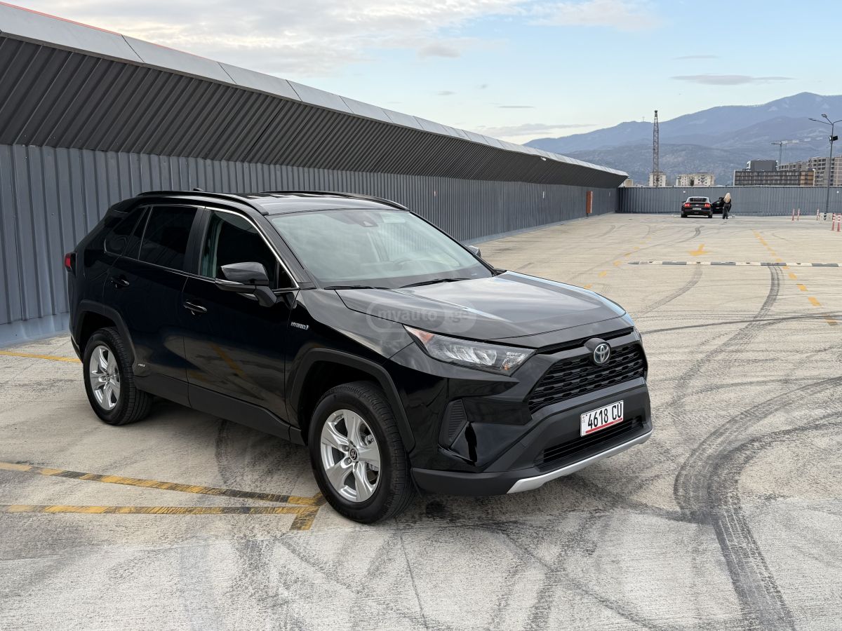 Toyota RAV 4 - фото 1