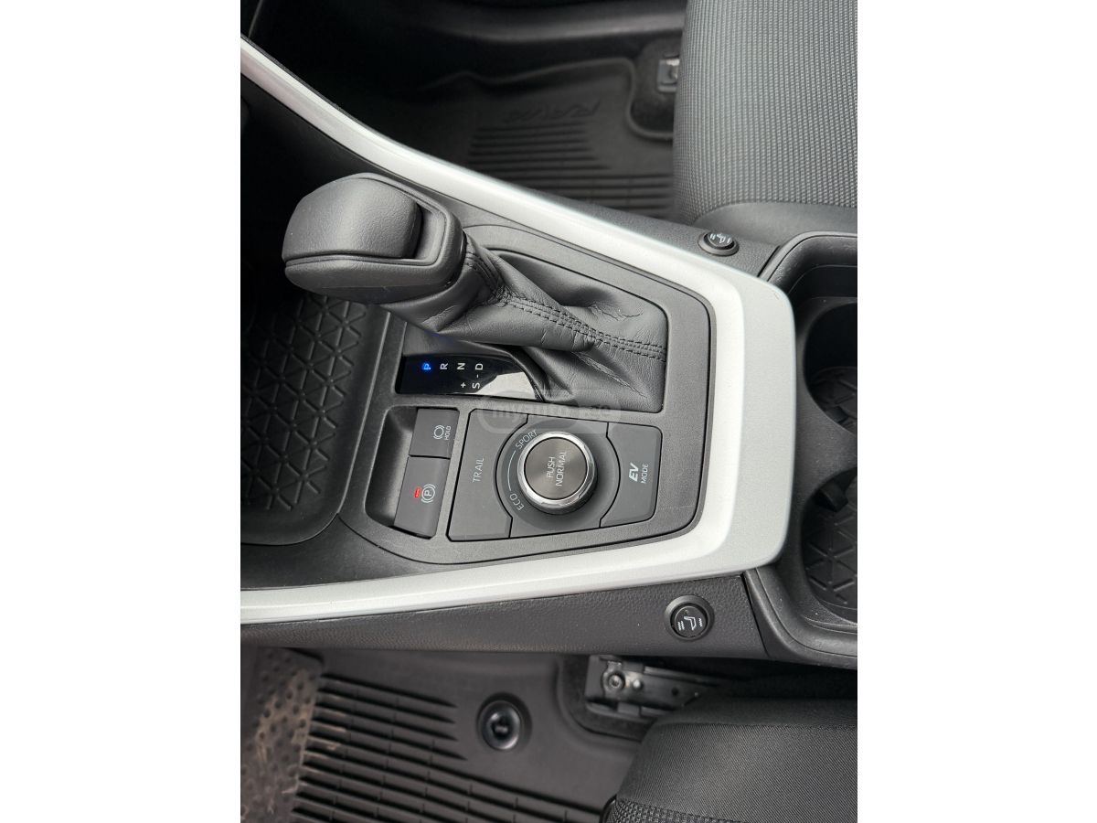 Toyota RAV 4 - фото 12