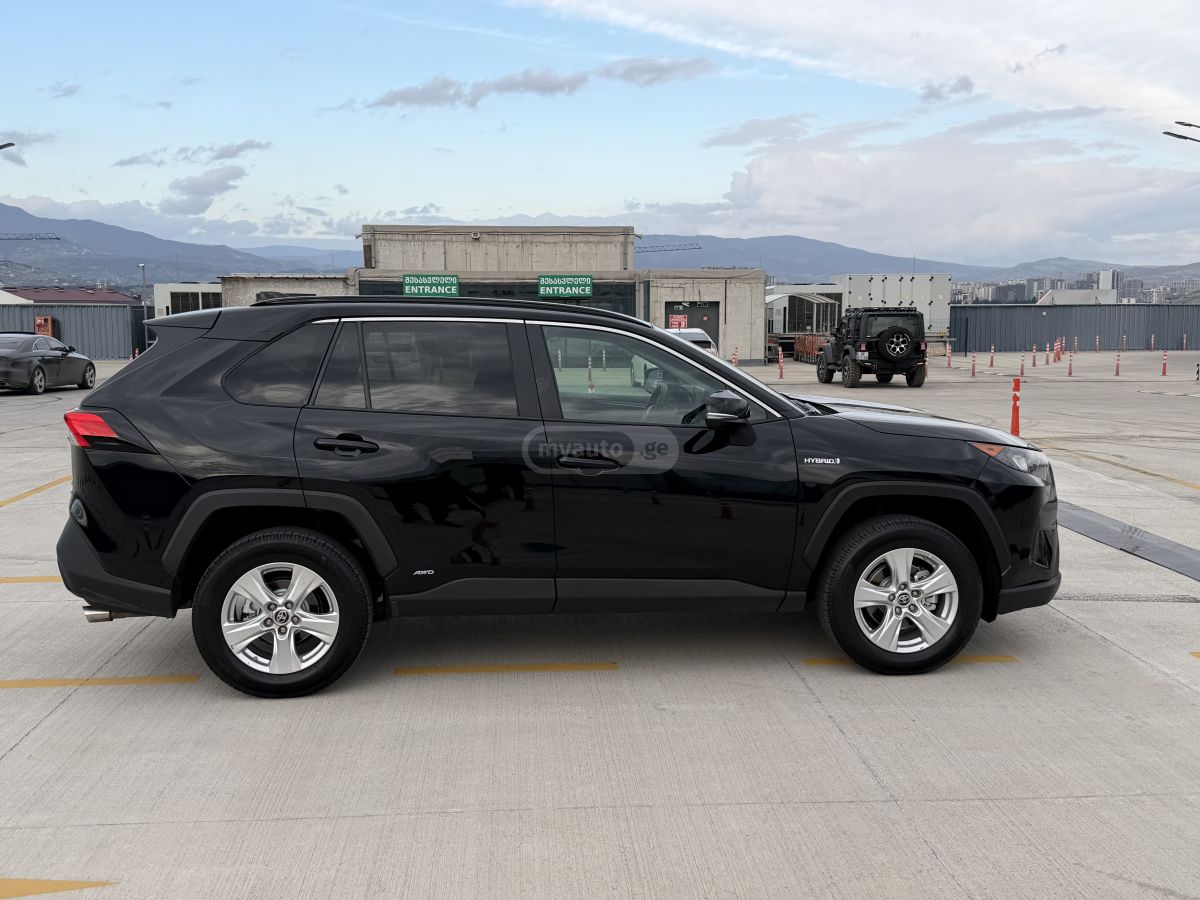 Toyota RAV 4 - фото 6