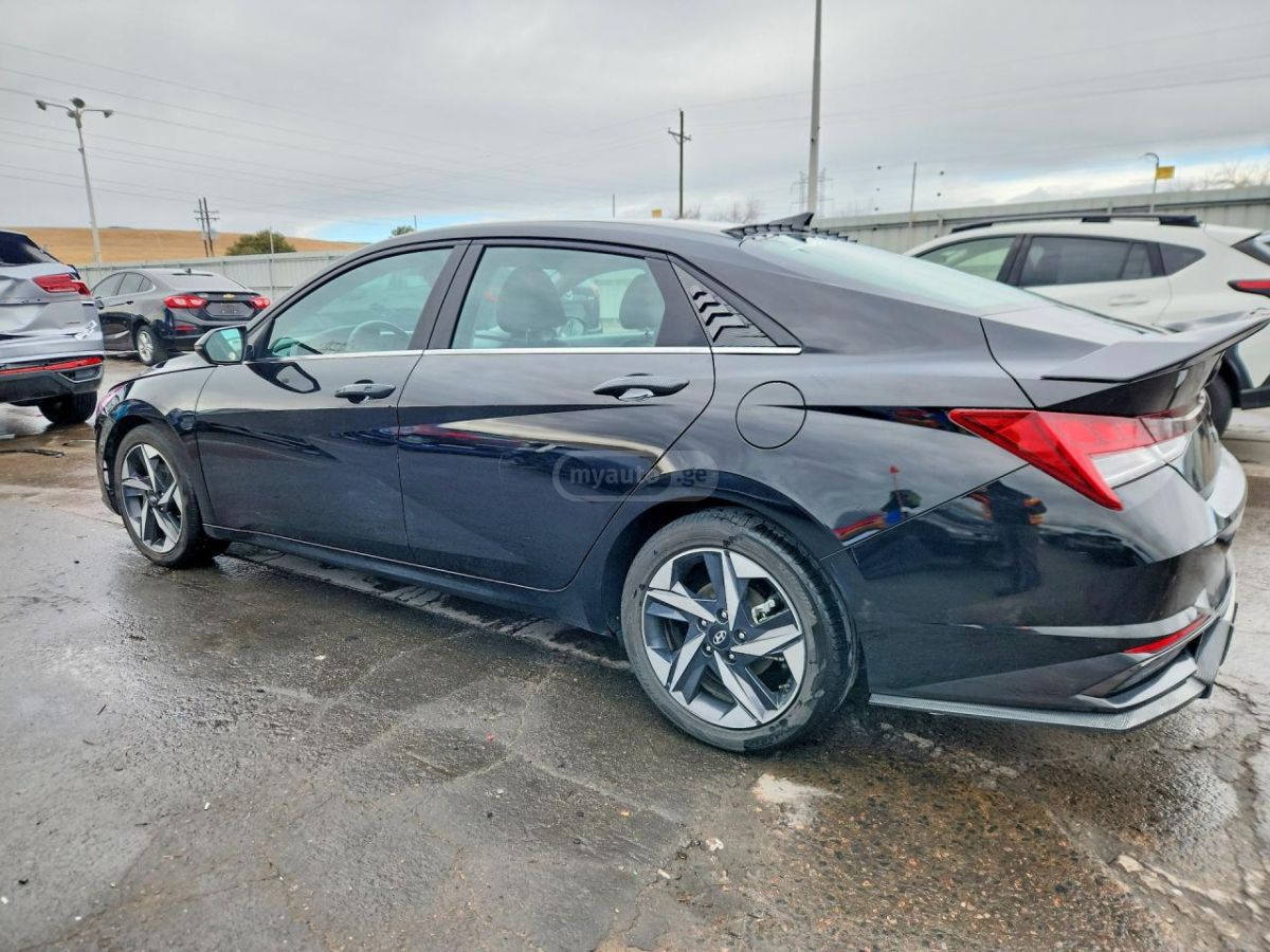 Hyundai Elantra - фото 2