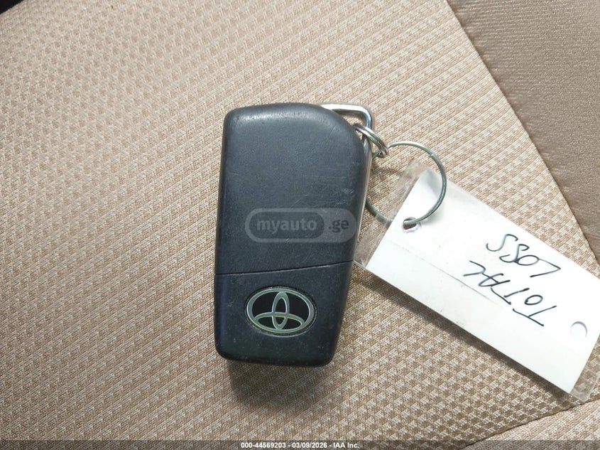 Toyota RAV 4 - фото 11