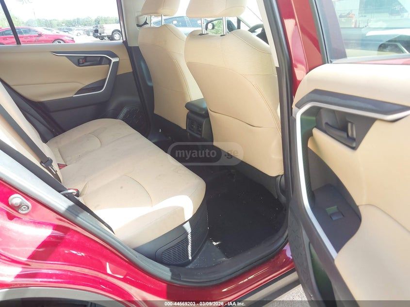 Toyota RAV 4 - фото 8