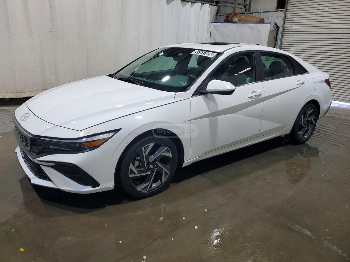 Hyundai Elantra - фото 1