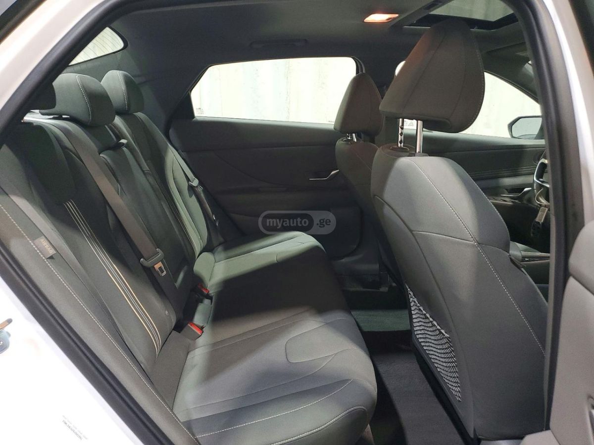 Hyundai Elantra - фото 10