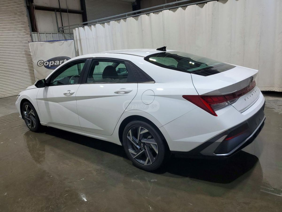Hyundai Elantra - фото 2