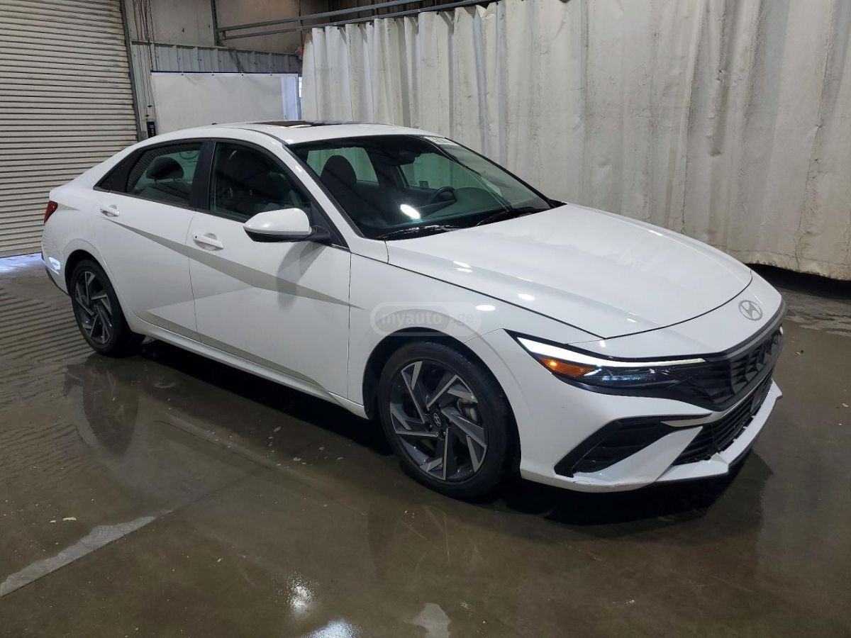 Hyundai Elantra - фото 4