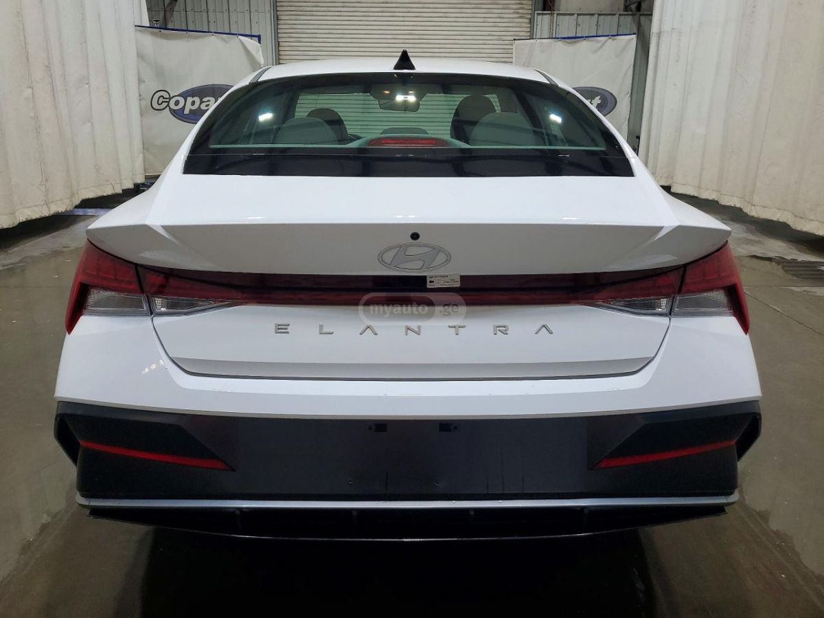 Hyundai Elantra - фото 6