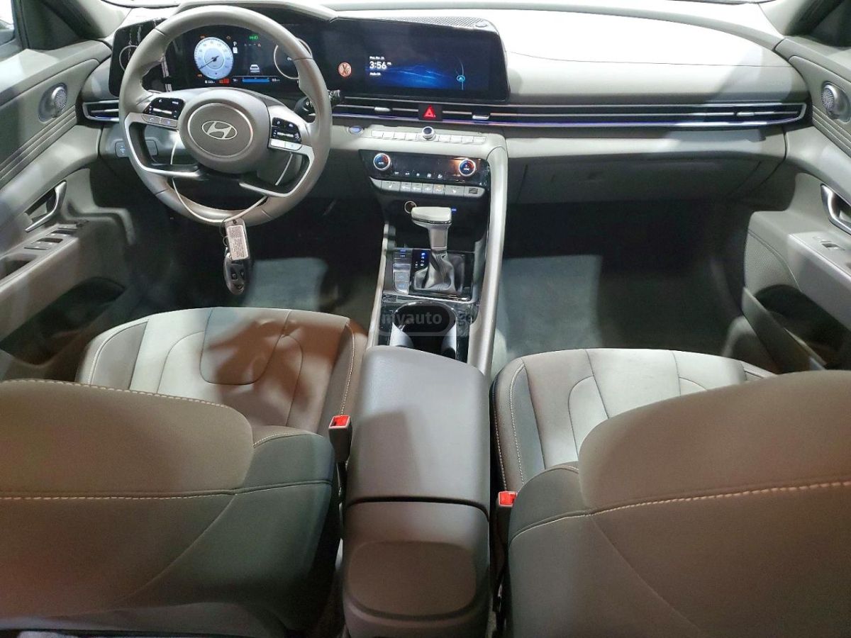 Hyundai Elantra - фото 8