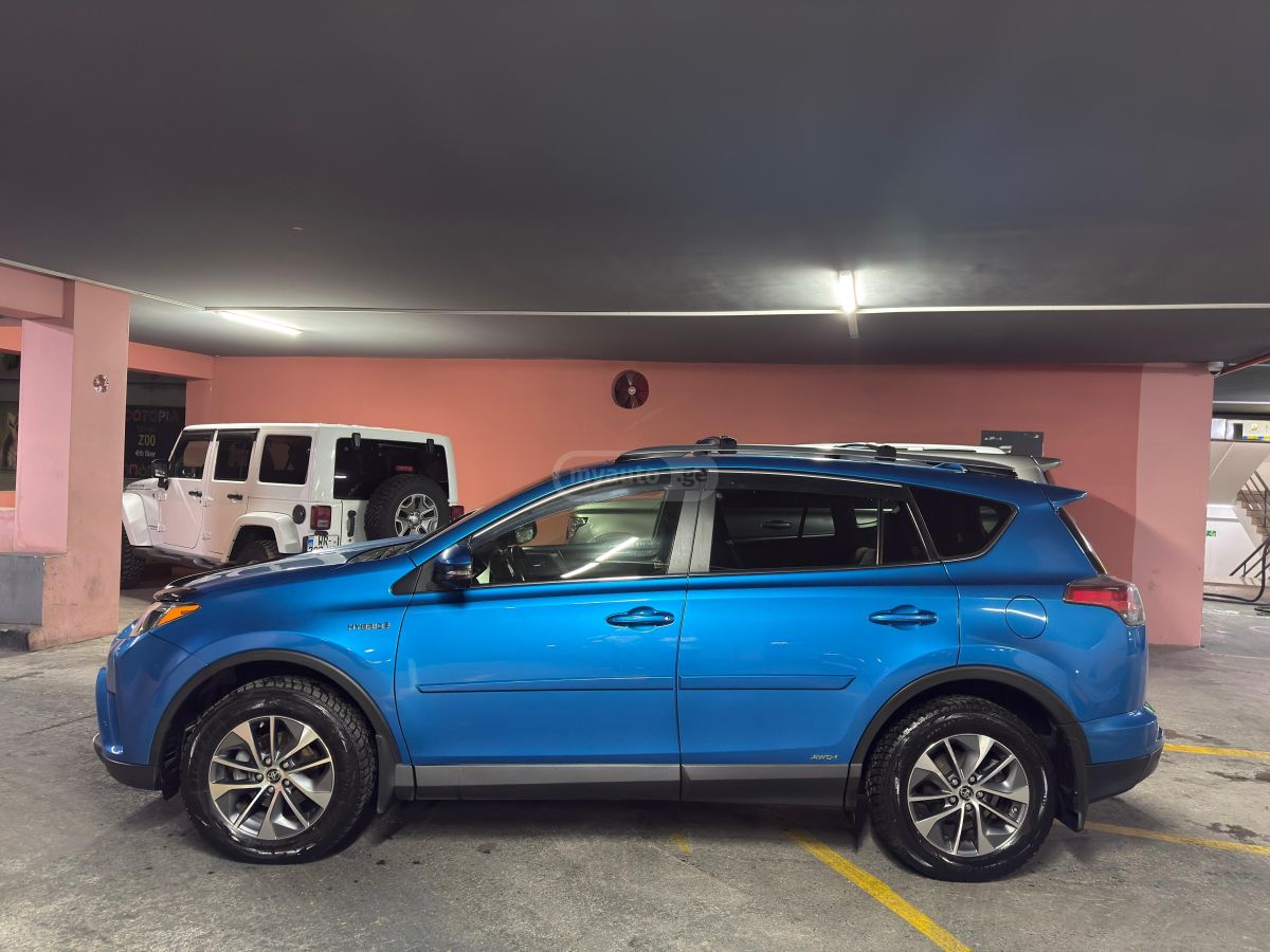 Toyota RAV 4 - фото 1