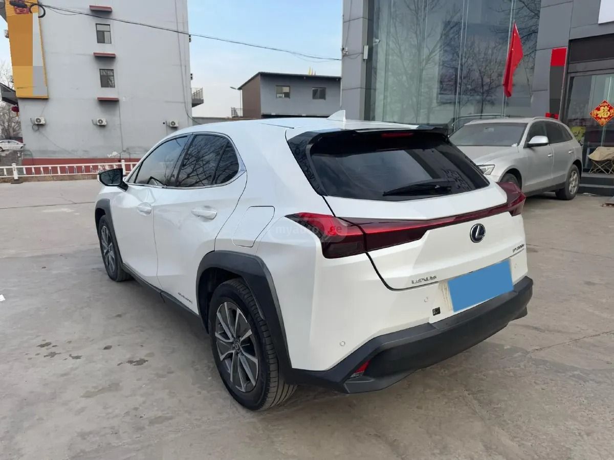 Lexus UX 250 h - фото 2