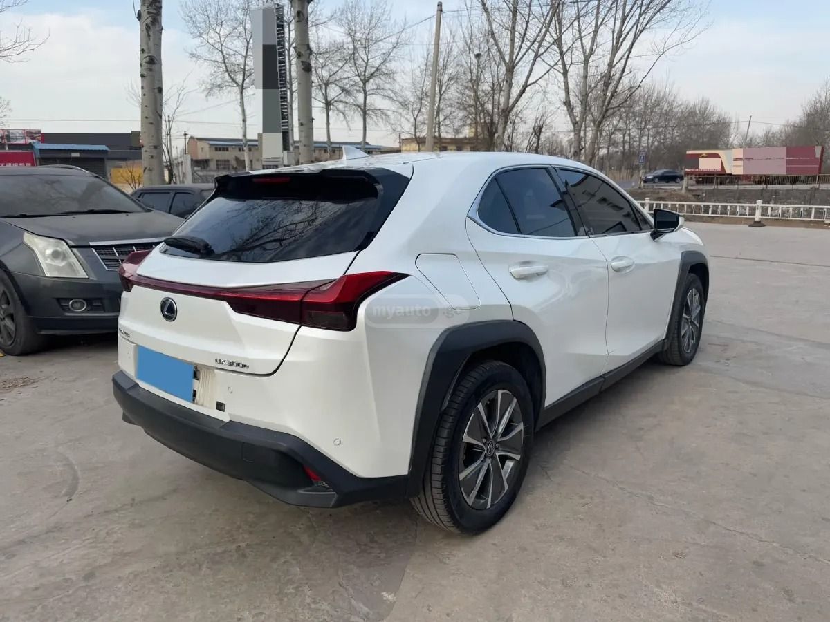 Lexus UX 250 h - фото 5