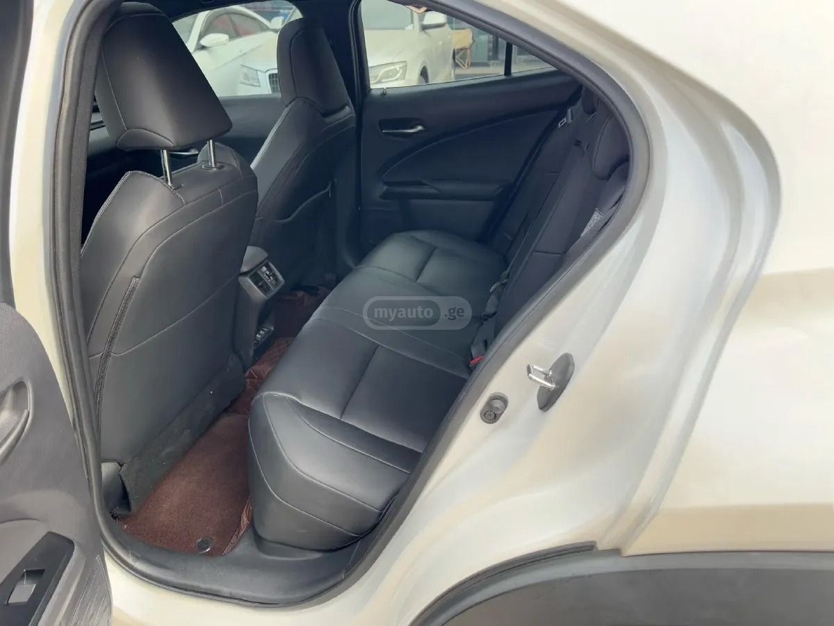 Lexus UX 250 h - фото 8