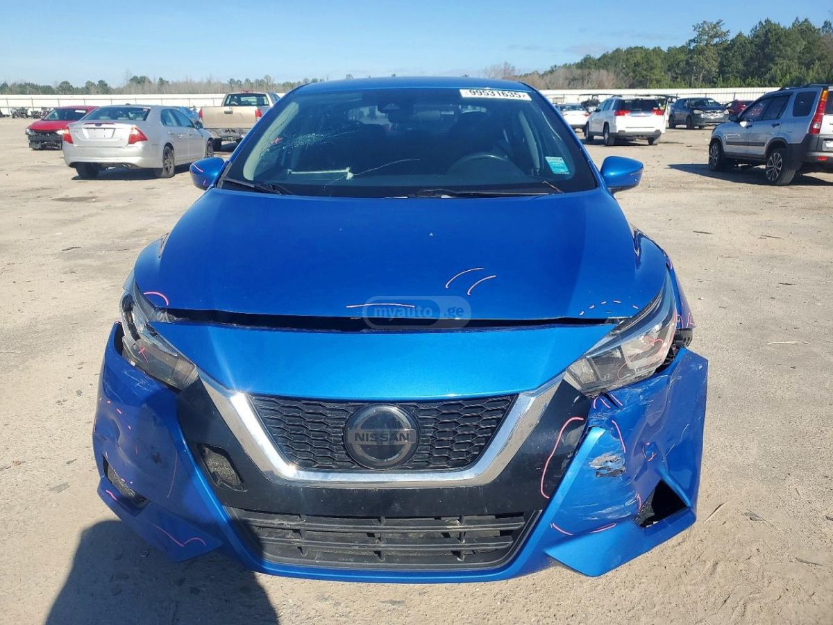 Nissan Versa - фото 2