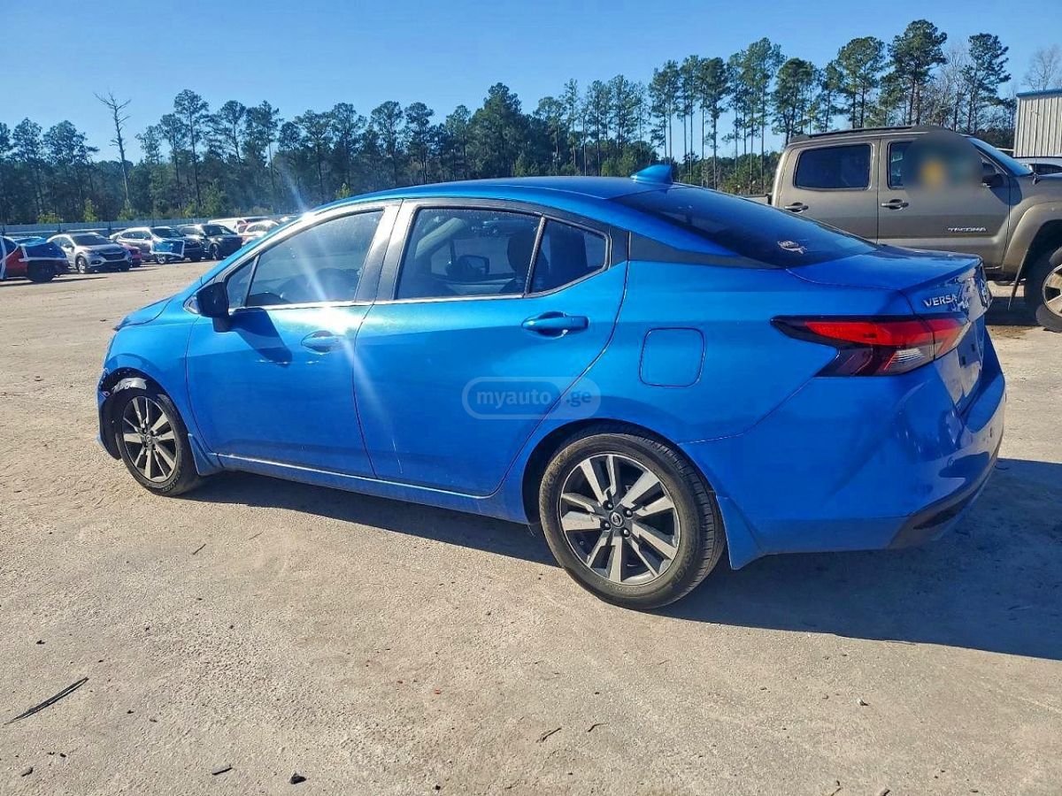 Nissan Versa - фото 4