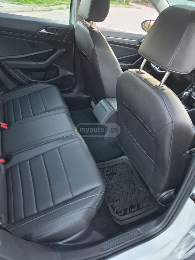 Volkswagen Jetta - фото 11