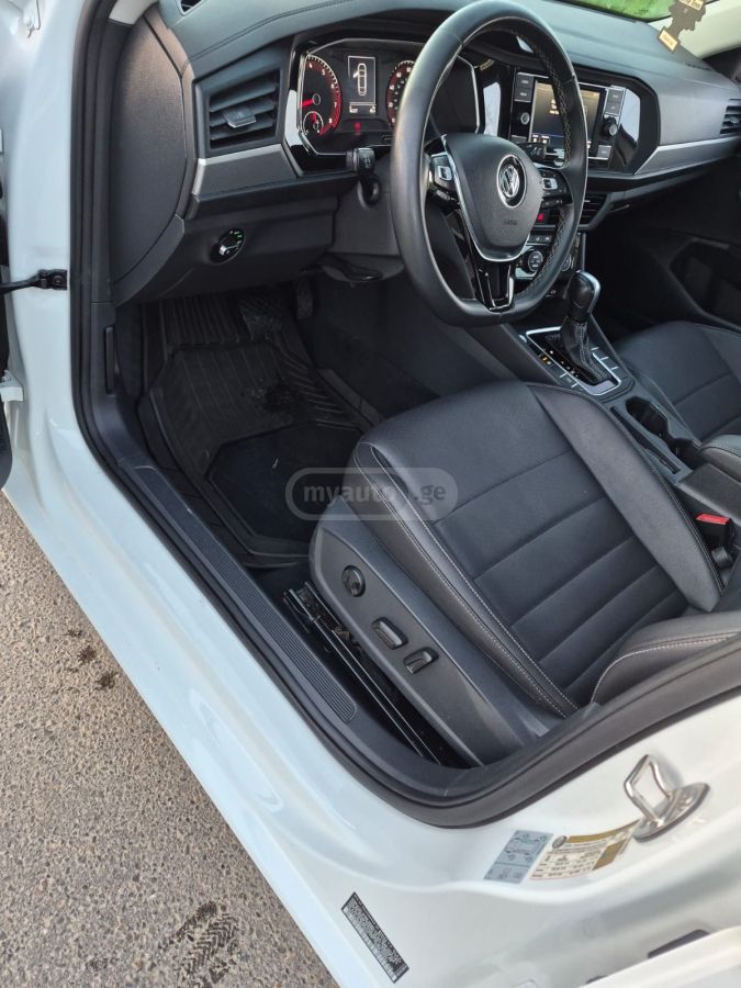 Volkswagen Jetta - фото 6