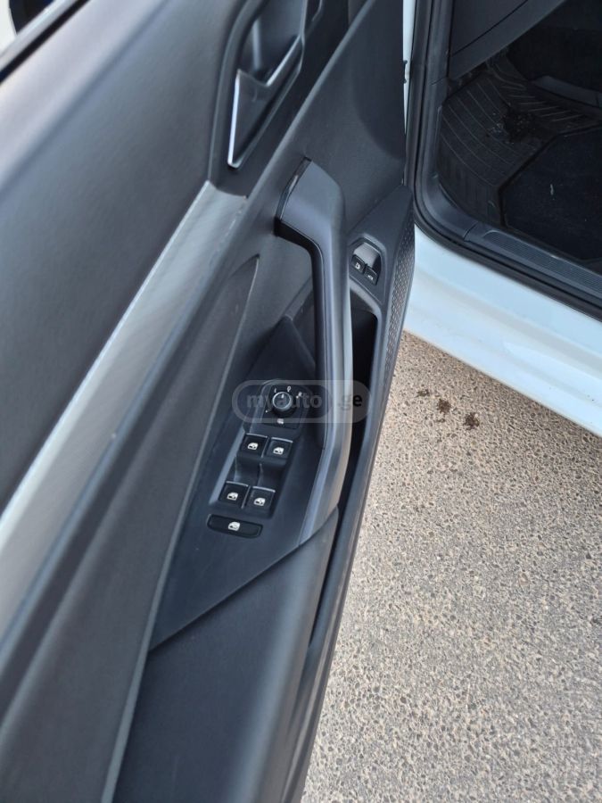 Volkswagen Jetta - фото 7