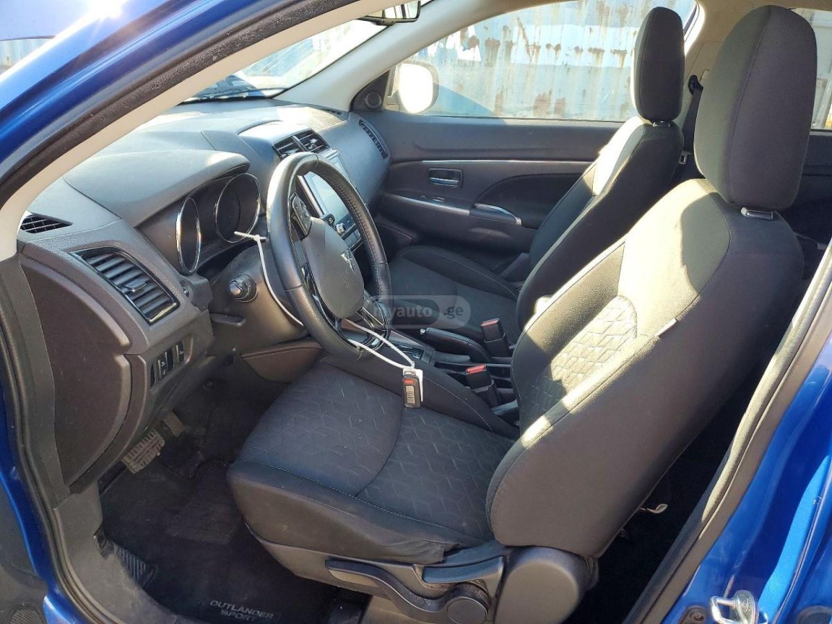 Mitsubishi Outlander Sport - фото 7