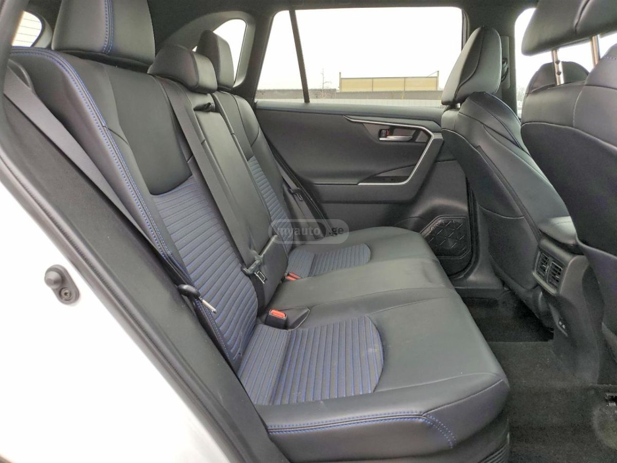 Toyota RAV 4 - фото 11