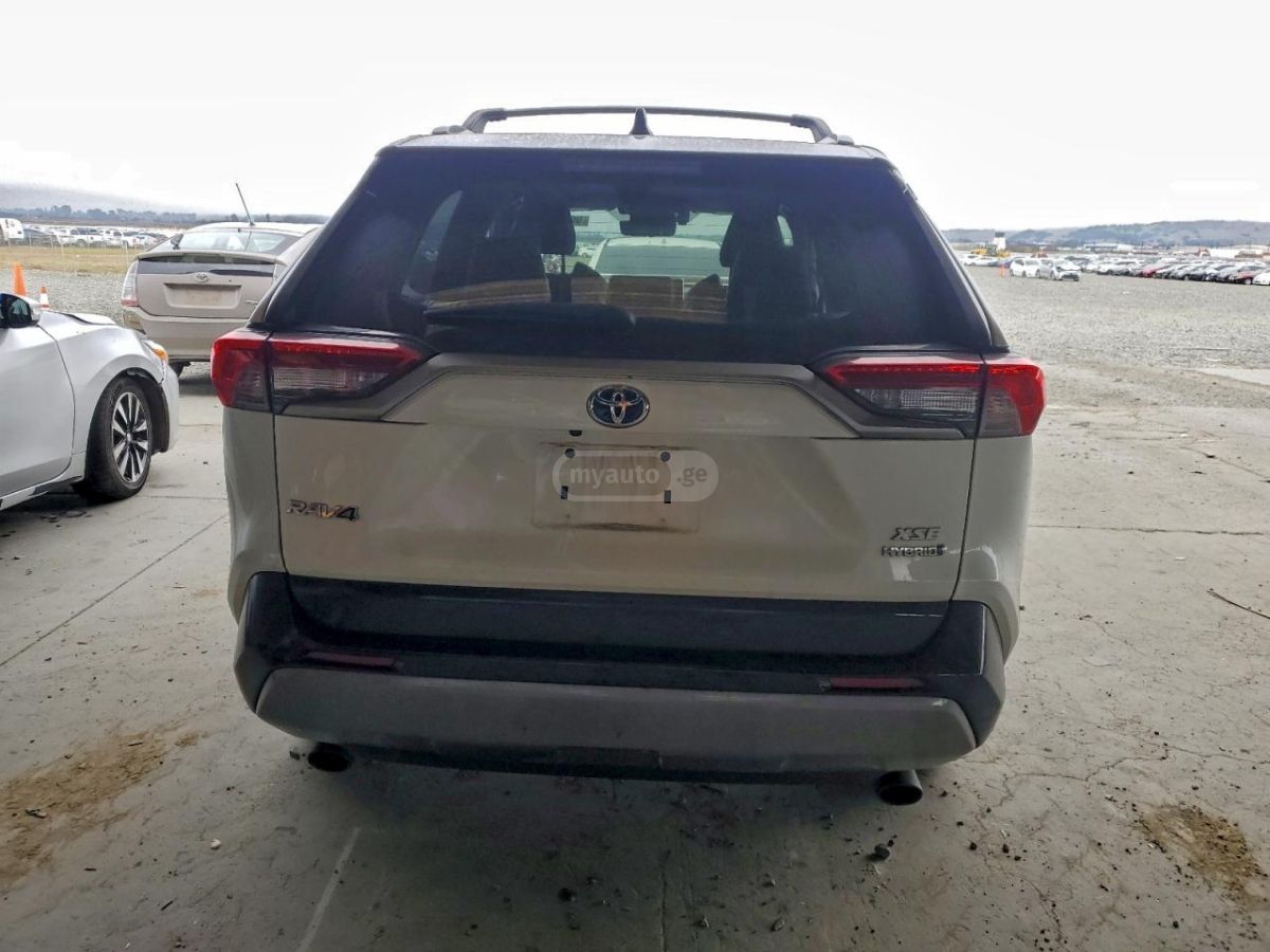 Toyota RAV 4 - фото 6