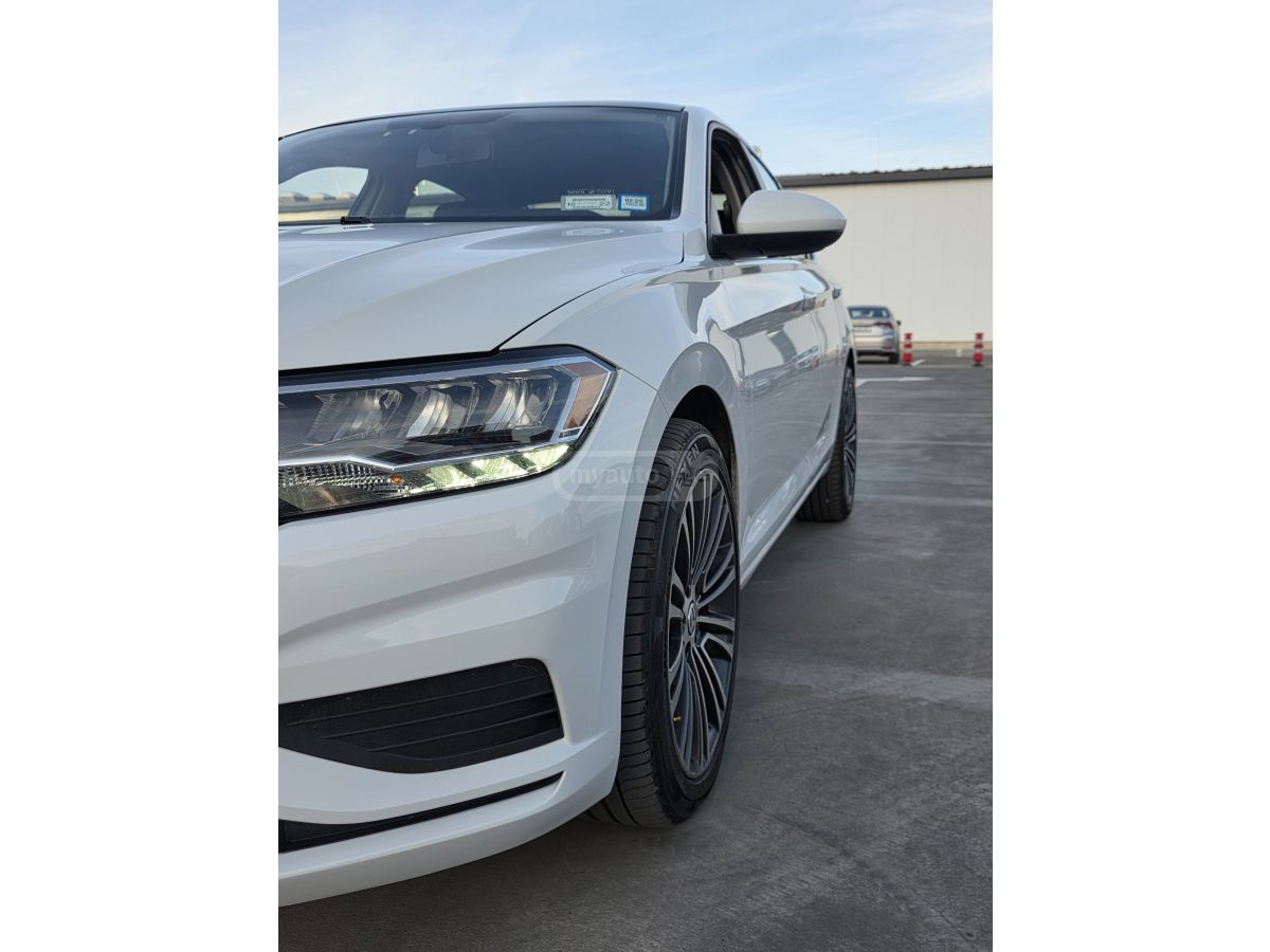 Volkswagen Jetta - фото 1