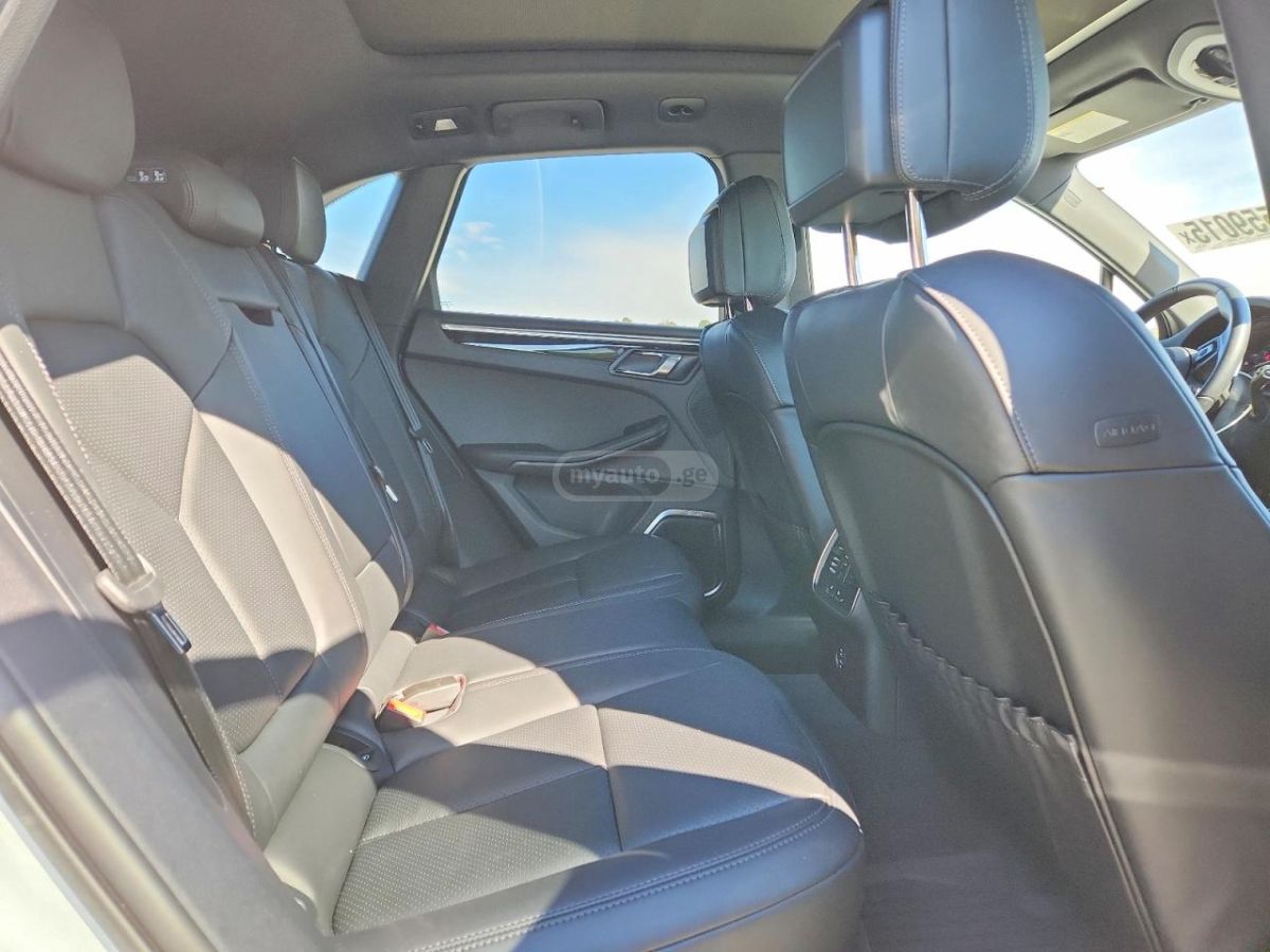 Porsche Macan 2023 — миниатюра 11