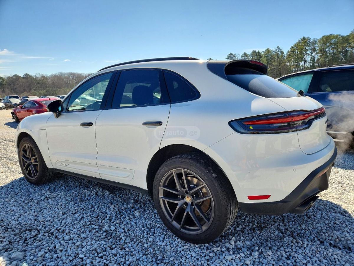 Porsche Macan 2023 — миниатюра 2