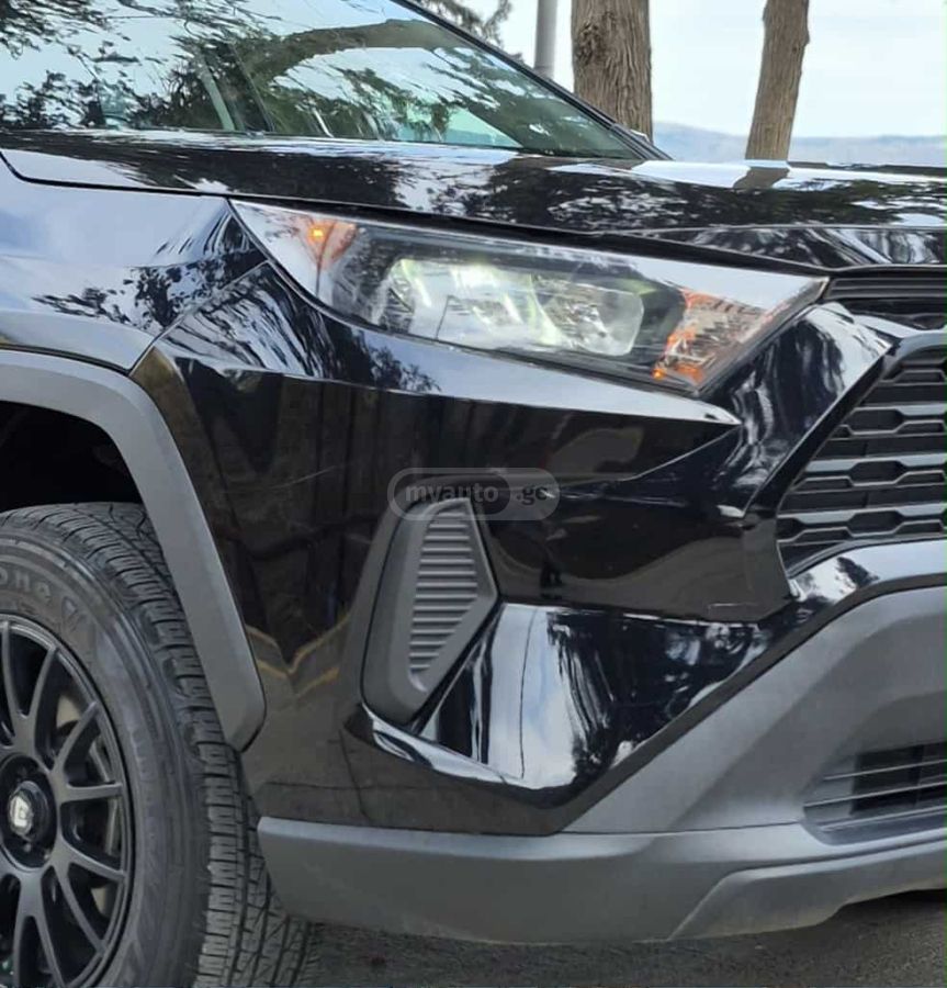 Toyota LE 4dr All-Wheel Drive Automat — миниатюра 8