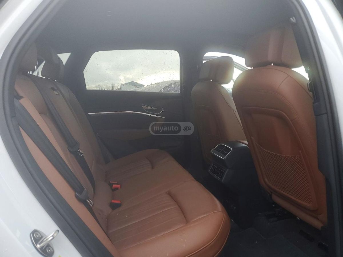 Audi Q8 2024 — миниатюра 11