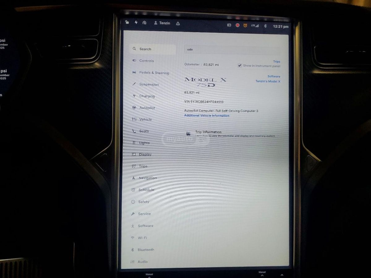 Tesla Model X - фото 11