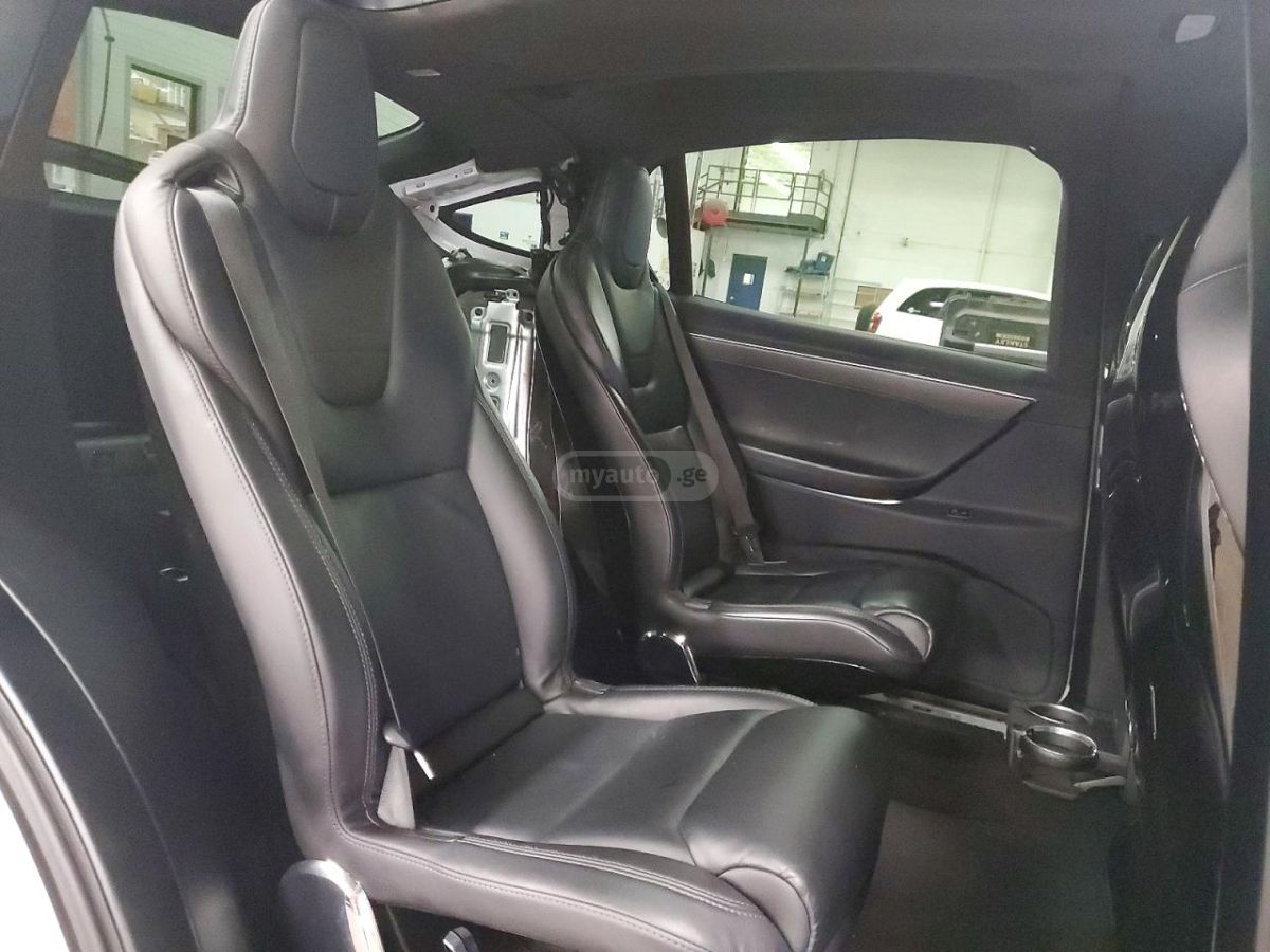 Tesla Model X - фото 13