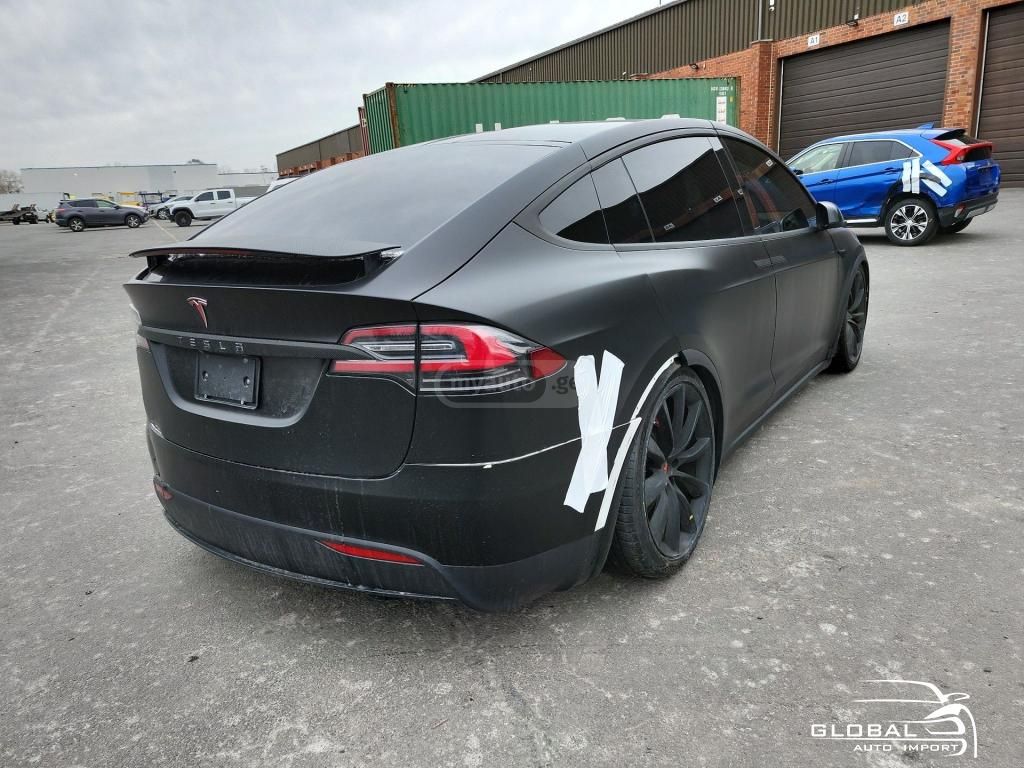Tesla Model X - фото 15