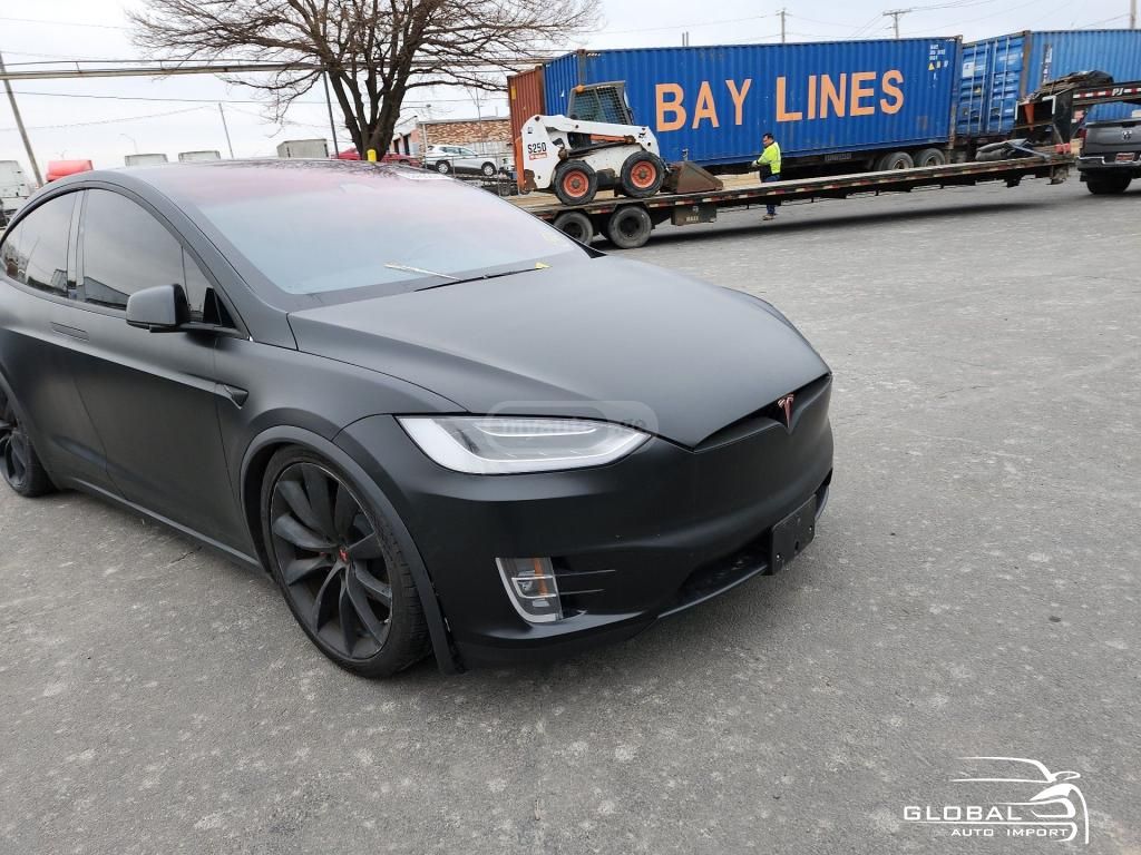 Tesla Model X - фото 3