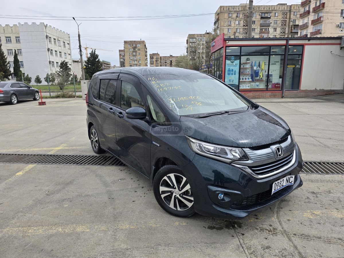 Honda Freed - фото 1