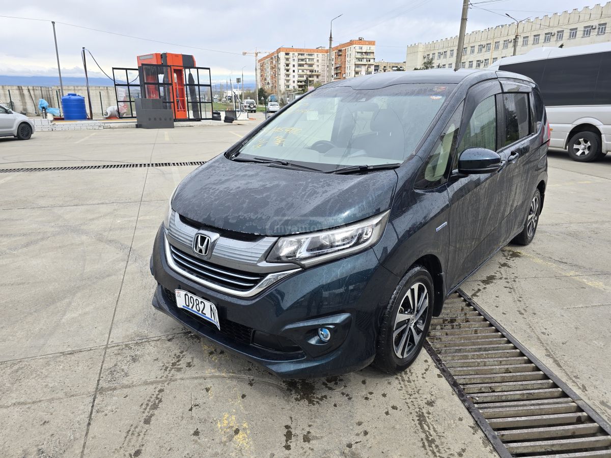 Honda Freed - фото 2