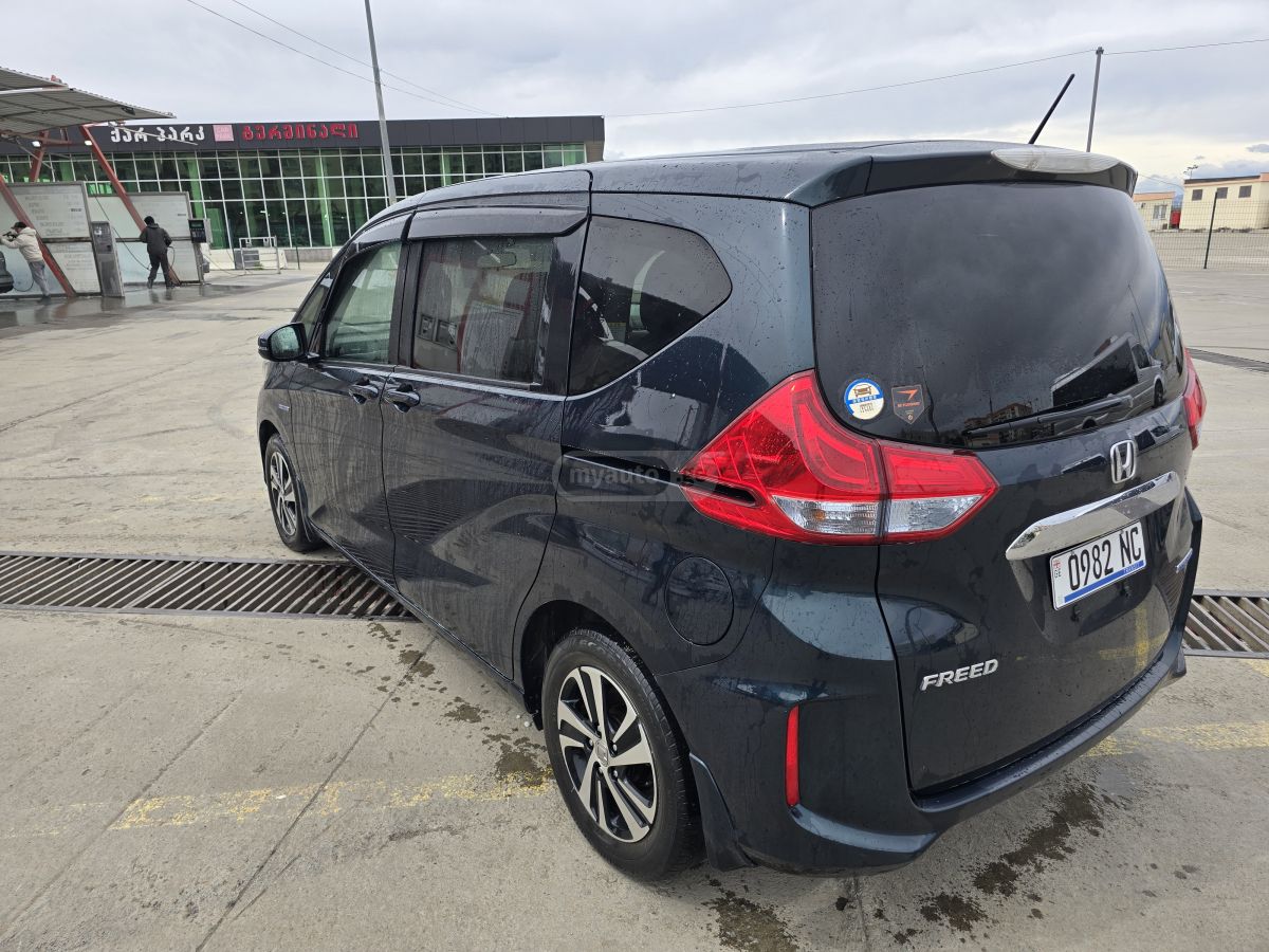 Honda Freed - фото 3